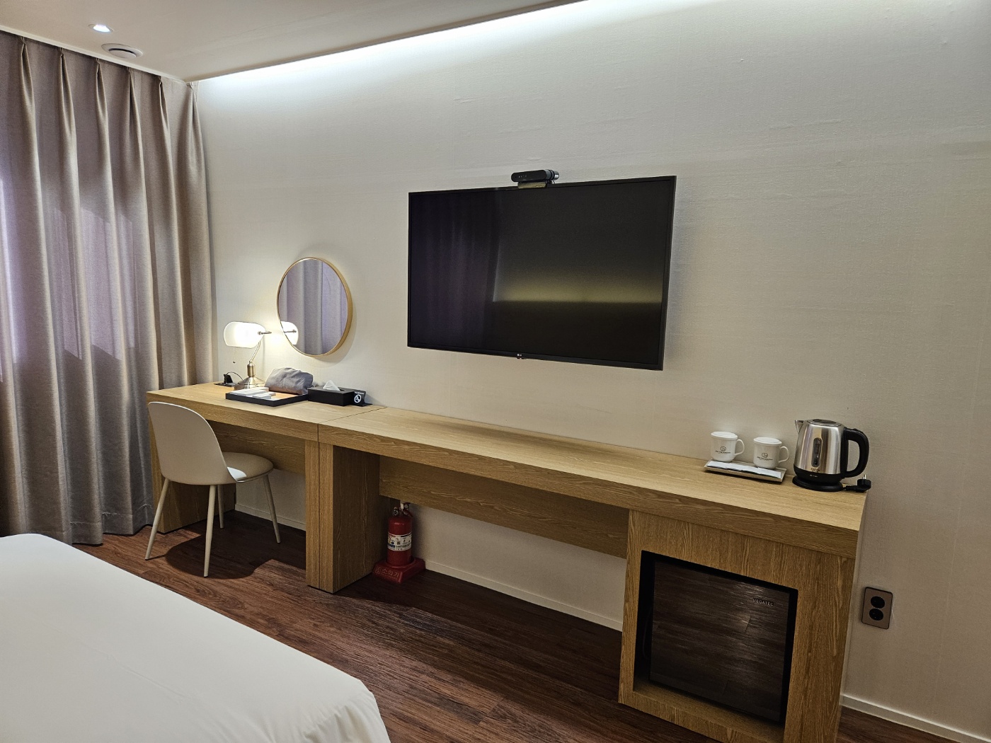 room-card-img-4